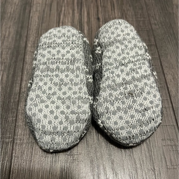 H&M Grey & White Jacquard-Knit Baby Slippers - Picture 7 of 10